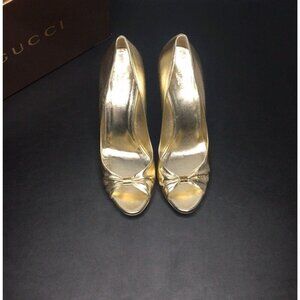Gucci Gold Metallic Peep-Toe Wedge Heels With Bow Design Womens Shoes